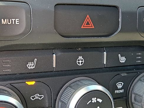 Used 2019 RAM 1500 Big Horn AWD/4WD image 25