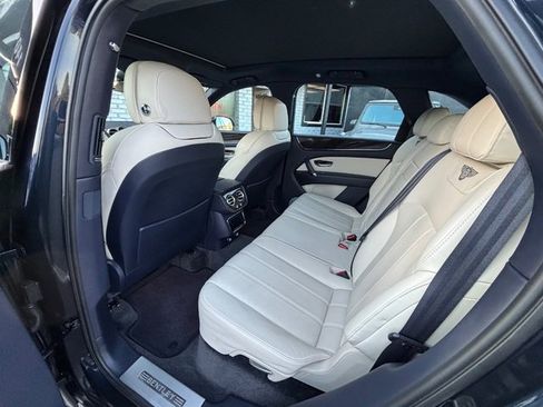 Used 2019 Bentley Bentayga AWD/4WD image 32
