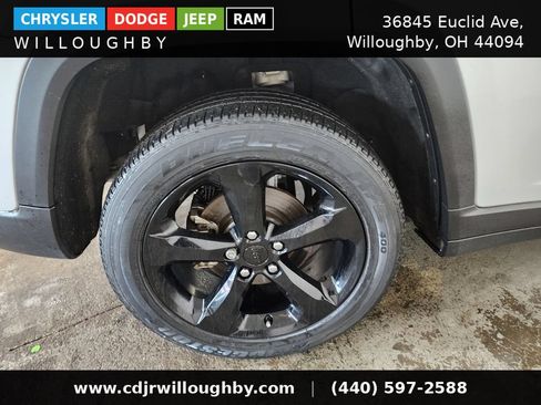 Used 2023 Jeep Grand Cherokee Altitude AWD/4WD image 43