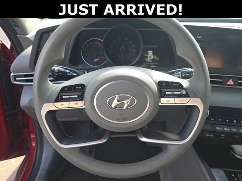 Certified 2023 Hyundai Elantra SEL w/ Preferred Accessory Package FWD image 9