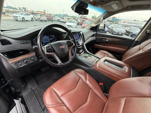 Used 2019 Cadillac Escalade Premium Luxury AWD/4WD image 10