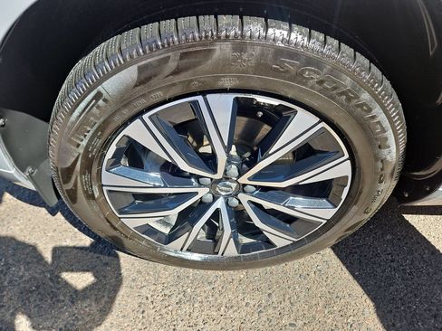 Used 2023 Volvo XC60 B5 Plus AWD/4WD image 27