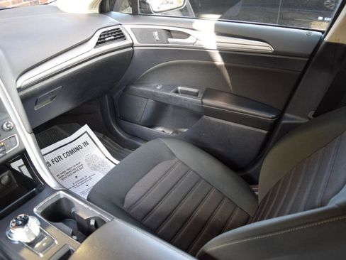 Used 2020 Ford Fusion SE image 16