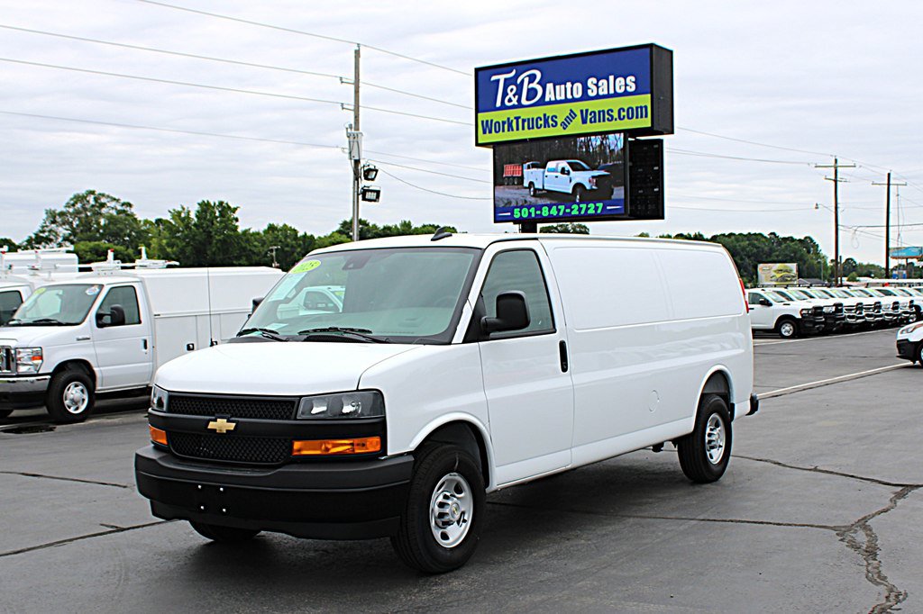 Used 2025 Chevrolet Express 3500 Extended w/ Driver Convenience Package RWD image 2