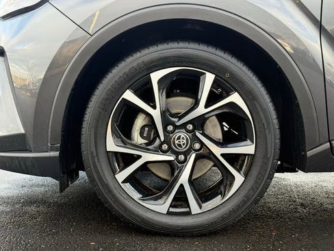 Certified 2022 Toyota C-HR XLE image 9