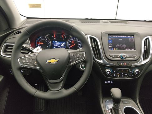 Used 2023 Chevrolet Equinox LT FWD image 22