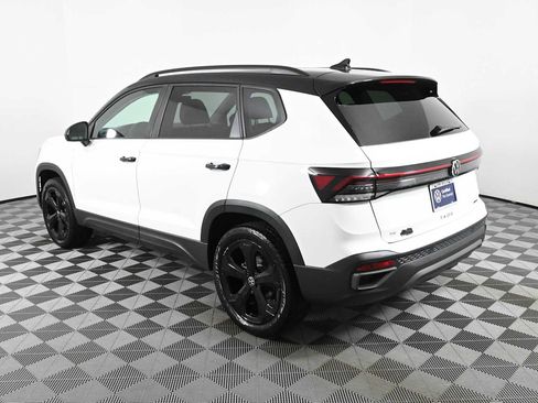 Certified 2025 Volkswagen Taos SE AWD/4WD image 6