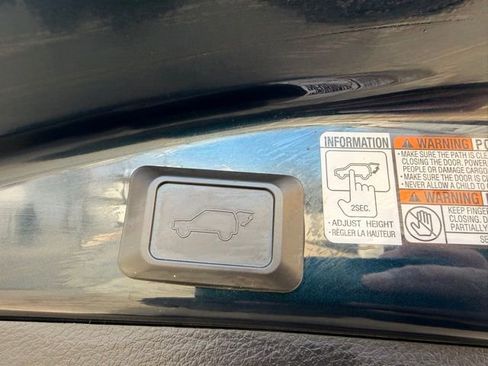 Used 2018 Toyota RAV4 Limited image 16