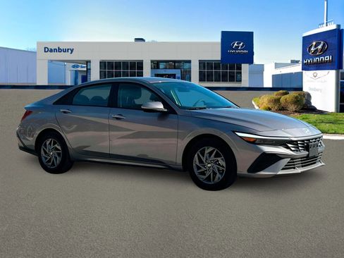 New 2024 Hyundai Elantra SEL image 10