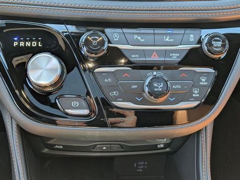 New 2026 Chrysler Pacifica Pinnacle image 21