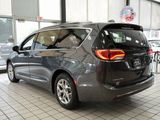Used 2017 Chrysler Pacifica Limited image 4