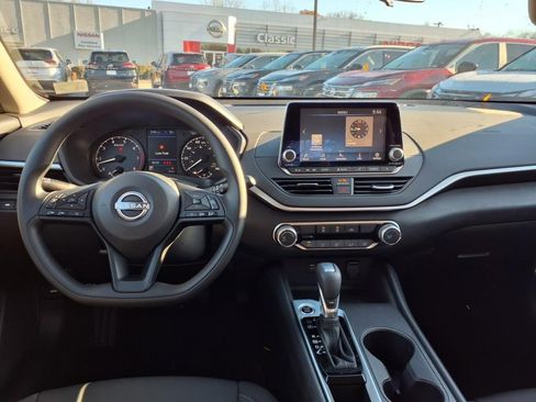 New 2025 Nissan Altima 2.5 S image 10