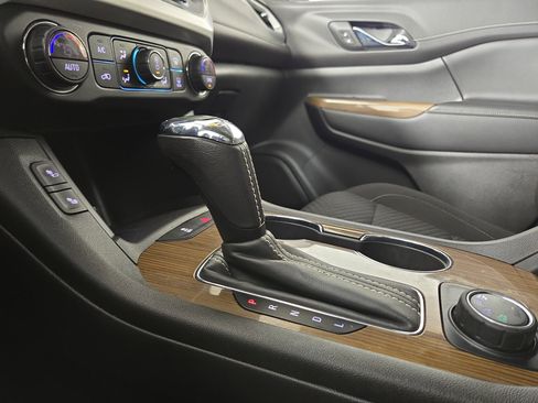 Used 2019 GMC Acadia SLE image 23