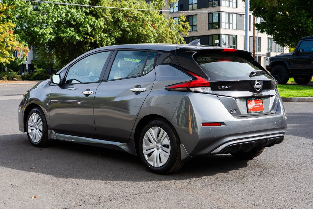 Used 2025 Nissan Leaf S FWD image 4