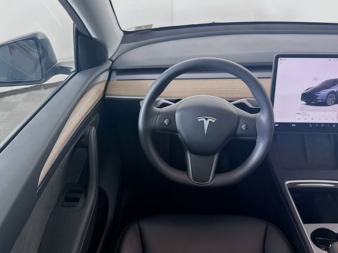 Used 2025 Tesla Model Y Long Range image 17