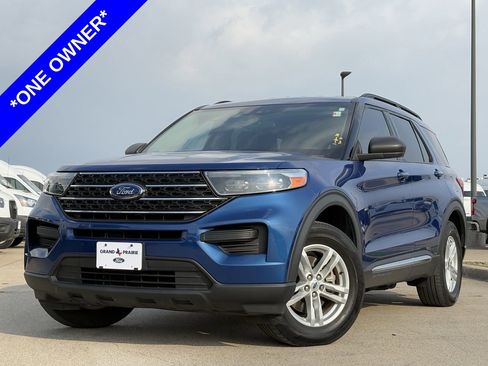 Used 2023 Ford Explorer XLT image 2