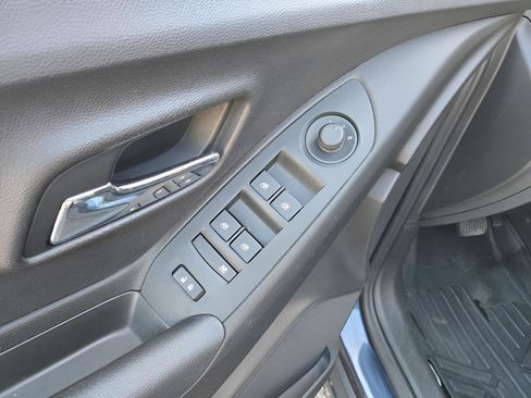 Used 2018 Chevrolet Trax LT w/ Driver Confidence Package image 19