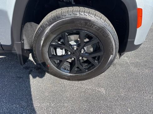 New 2025 Jeep Grand Cherokee Altitude w/ Trailer Tow Package image 13