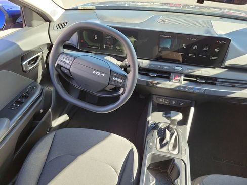 Used 2025 Kia K4 LXS image 10