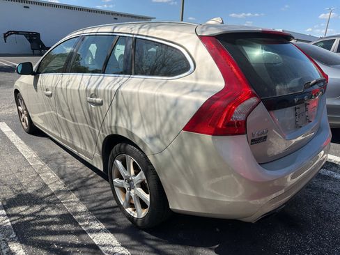 Used 2017 Volvo V60 T5 Premier w/ Climate Package image 5