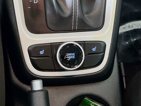 Certified 2023 Hyundai Venue Limited w/ Cargo Package FWD image 21