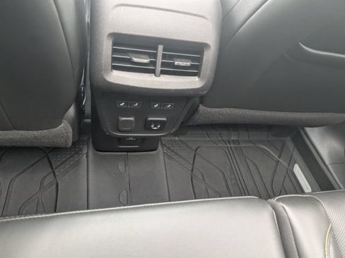 Used 2018 Chevrolet Equinox Premier AWD/4WD image 24