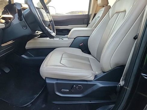 Used 2022 Ford Expedition Limited image 10