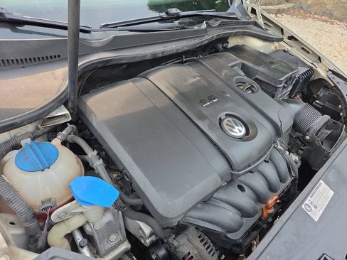 Used 2010 Volkswagen Jetta SE FWD image 11