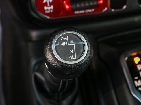 New 2025 Jeep Gladiator Mojave image 21