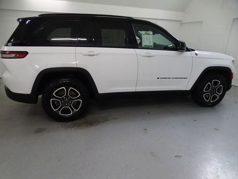 Certified 2023 Jeep Grand Cherokee Trailhawk w/ Luxury Tech Group III AWD/4WD image 24