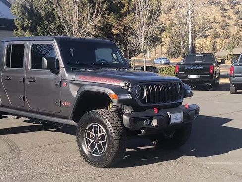 Used 2024 Jeep Gladiator Rubicon w/ Technology Group image 3