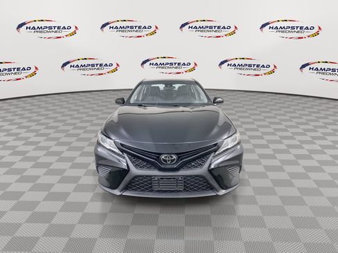 Used 2020 Toyota Camry SE FWD image 3