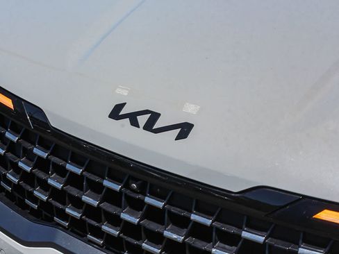 Used 2025 Kia Carnival SX FWD image 14