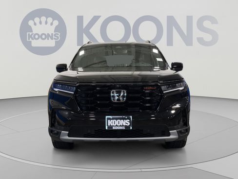 Used 2025 Honda Pilot TrailSport image 11