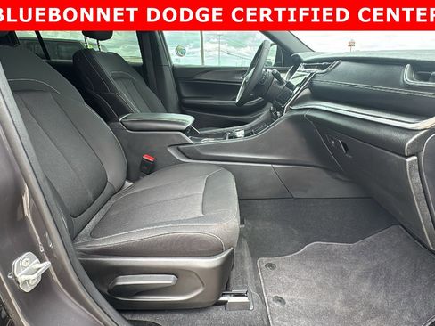 Used 2025 Jeep Grand Cherokee L Laredo RWD image 28