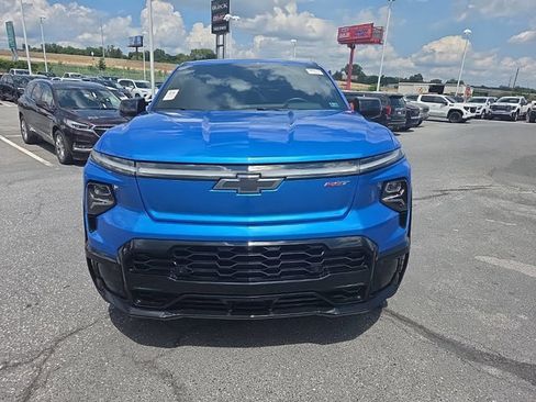 Used 2025 Chevrolet Silverado EV RST AWD/4WD image 9