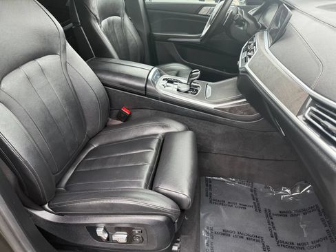 Used 2022 BMW X7 xDrive40i w/ Premium Package AWD/4WD image 32