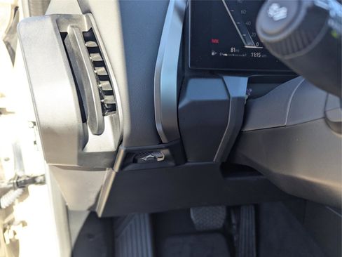 Used 2025 BMW X3 xDrive30i w/ Premium Package image 28