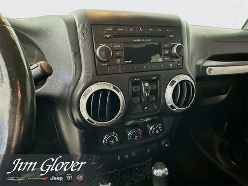 Used 2017 Jeep Wrangler Unlimited Sahara w/ Connectivity Group image 29