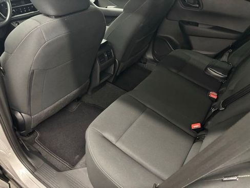 Used 2025 Nissan Rogue S FWD image 10