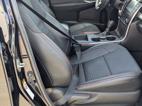 Used 2015 Toyota Camry SE image 19