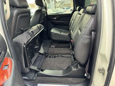 Used 2013 Chevrolet Avalanche LTZ image 19