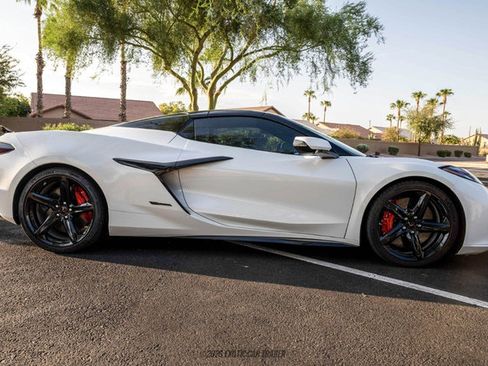 Used 2025 Chevrolet Corvette E-Ray AWD/4WD image 17