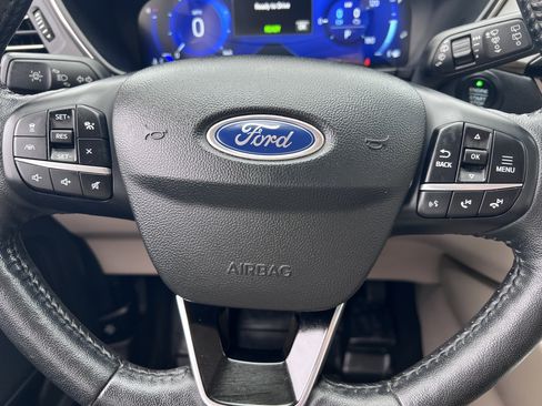 Used 2020 Ford Escape Titanium image 38