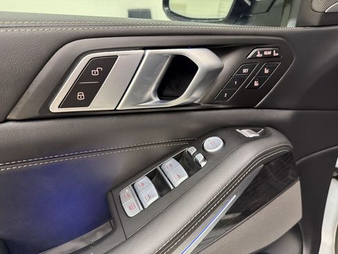 Used 2025 BMW X7 M60i AWD/4WD image 15