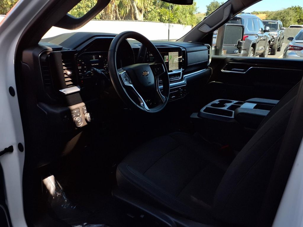 Used 2025 Chevrolet Silverado 2500 LT w/ Safety Package AWD/4WD image 15