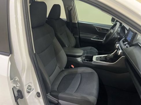 Used 2022 Toyota RAV4 LE image 21