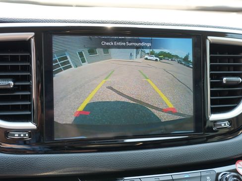 Used 2024 Chrysler Pacifica Touring-L FWD image 31