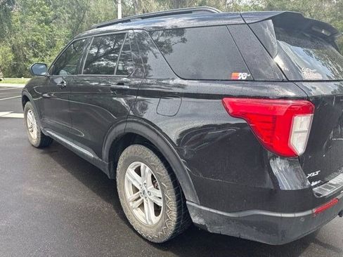 Used 2021 Ford Explorer XLT AWD/4WD image 3