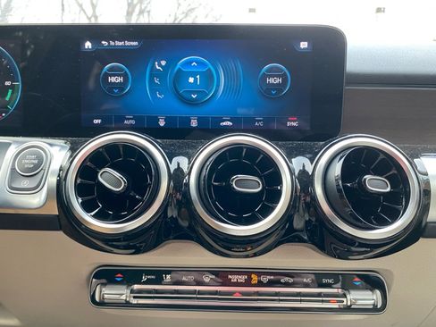 Certified 2023 Mercedes-Benz GLB 250 4MATIC image 18